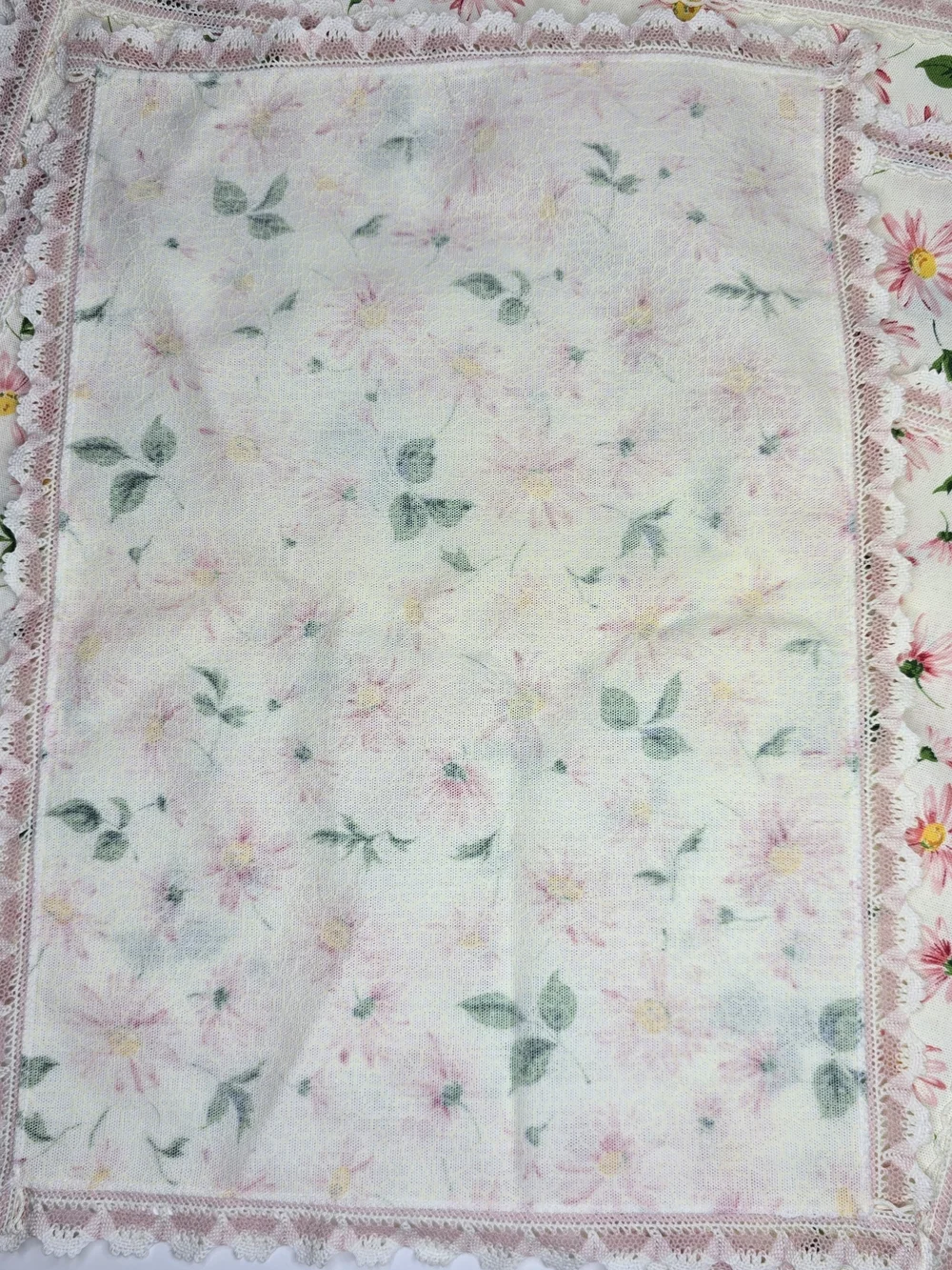 Floral Pink Daisy Lace-Trim Place Mats/  Kitchen Napkins 18